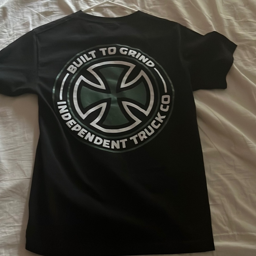 INDEPENDENT TRUCKS T SHIRT SMALL